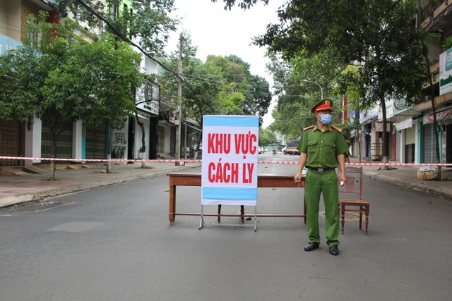 Nhắc nhở một bác sĩ phàn nàn “loa phường lải nhải chuyện covy covid” - 5 Nhắc nhở một bác sĩ phàn nàn “loa phường lải nhải chuyện covy covid” - 5