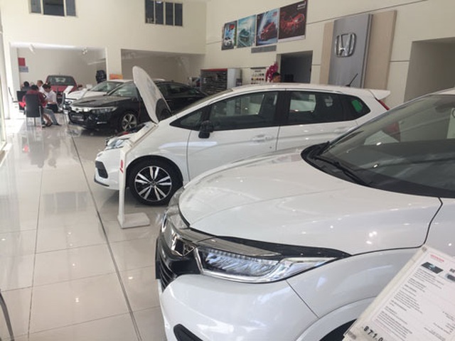 Dân hoãn sắm ô tô vì dịch, các chủ đại lý xe ngao ngán với hậu quả Covid-19 - 1 Dân hoãn sắm ô tô vì dịch, các chủ đại lý xe ngao ngán với hậu quả Covid-19 - 1