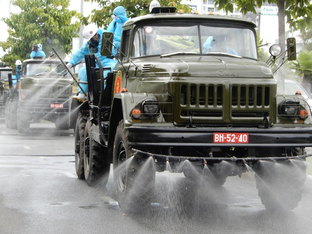 Hơn 10 xe đặc chủng phun thuốc khử khuẩn toàn quận Sơn Trà - 8 Hơn 10 xe đặc chủng phun thuốc khử khuẩn toàn quận Sơn Trà - 8