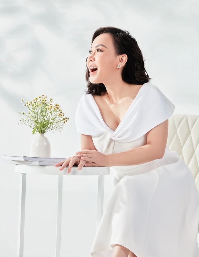 Việt Hương theo đuổi hình ảnh gợi cảm tuổi 40 - 9 Việt Hương theo đuổi hình ảnh gợi cảm tuổi 40 - 9
