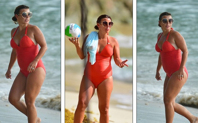 Coleen Rooney khoe dáng tròn trịa trên biển - 1 Coleen Rooney khoe dáng tròn trịa trên biển - 1