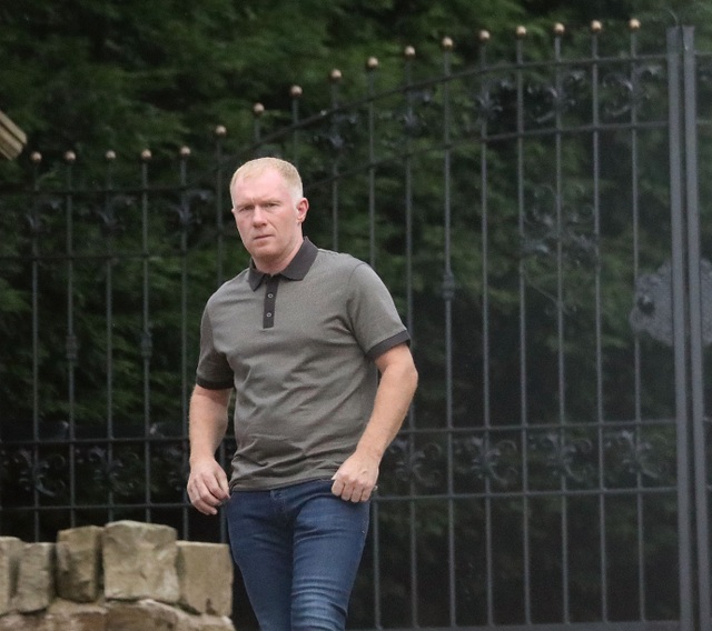 Paul Scholes bị cảnh sát ghé thăm vì tiệc tùng giữa mùa dịch - 3 Paul Scholes bị cảnh sát ghé thăm vì tiệc tùng giữa mùa dịch - 3