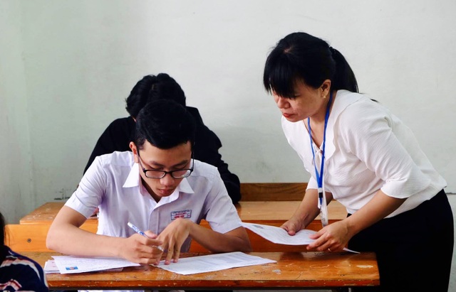 Đà Nẵng hướng dẫn học sinh lớp 12 nghiên cứu đề thi tốt nghiệp THPT đợt 1 - 1 Đà Nẵng hướng dẫn học sinh lớp 12 nghiên cứu đề thi tốt nghiệp THPT đợt 1 - 1
