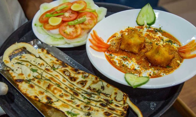 Nhà hàng bán “cà ri Covid”, “bánh khẩu trang” cực hút khách - 1 Nhà hàng bán “cà ri Covid”, “bánh khẩu trang” cực hút khách - 1