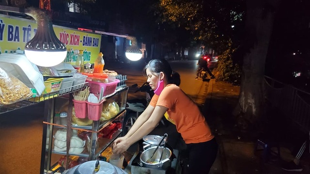 Những gánh hàng đêm thời Covid-19 - 2 Những gánh hàng đêm thời Covid-19 - 2