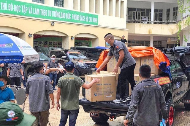 Đoàn xe bán tải vận chuyển miễn phí hàng hóa chống dịch Covid-19 - 2 Đoàn xe bán tải vận chuyển miễn phí hàng hóa chống dịch Covid-19 - 2