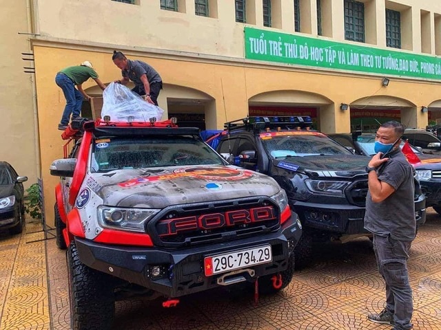 Đoàn xe bán tải vận chuyển miễn phí hàng hóa chống dịch Covid-19 - 3 Đoàn xe bán tải vận chuyển miễn phí hàng hóa chống dịch Covid-19 - 3