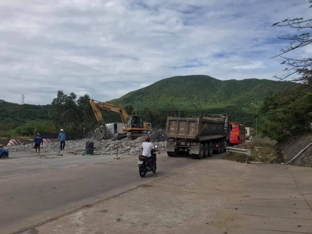 Tháo dỡ trạm thu phí Đèo Ngang sau 4 năm bỏ không - 3 Tháo dỡ trạm thu phí Đèo Ngang sau 4 năm bỏ không - 3