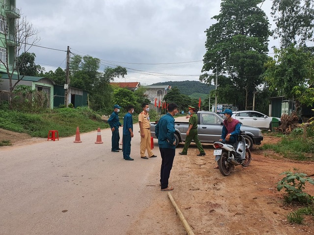 Hình ảnh phong tỏa khu vực có bệnh nhân Covid-19 ở Bắc Giang - 5 Hình ảnh phong tỏa khu vực có bệnh nhân Covid-19 ở Bắc Giang - 5