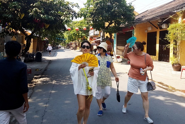 Khách hủy tour, đòi cọc: Doanh nghiệp du lịch chật vật xoay sở - 2 Khách hủy tour, đòi cọc: Doanh nghiệp du lịch chật vật xoay sở - 2
