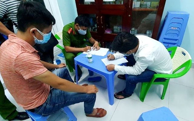 Tạm giữ đối tượng trốn khỏi nơi cách ly - 1 Tạm giữ đối tượng trốn khỏi nơi cách ly - 1
