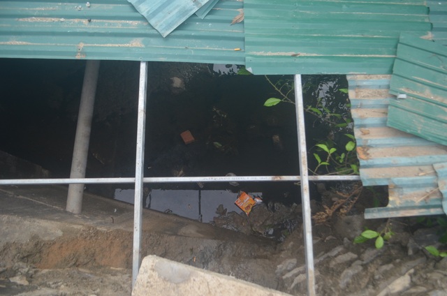 Nghệ An: Nước xả thải lênh láng cả quốc lộ, hàng trăm người dân kêu cứu - 8 Nghệ An: Nước xả thải lênh láng cả quốc lộ, hàng trăm người dân kêu cứu - 8