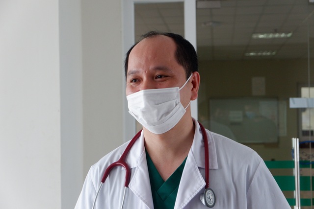 Cụ ông mắc Covid-19 ở Hà Nội bị tổn thương phổi, nhiễm khuẩn huyết - 1 Cụ ông mắc Covid-19 ở Hà Nội bị tổn thương phổi, nhiễm khuẩn huyết - 1
