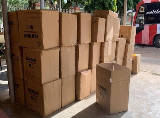Tạm giữ hàng ngàn hộp khẩu trang không rõ nguồn gốc - 1 Tạm giữ hàng ngàn hộp khẩu trang không rõ nguồn gốc - 1