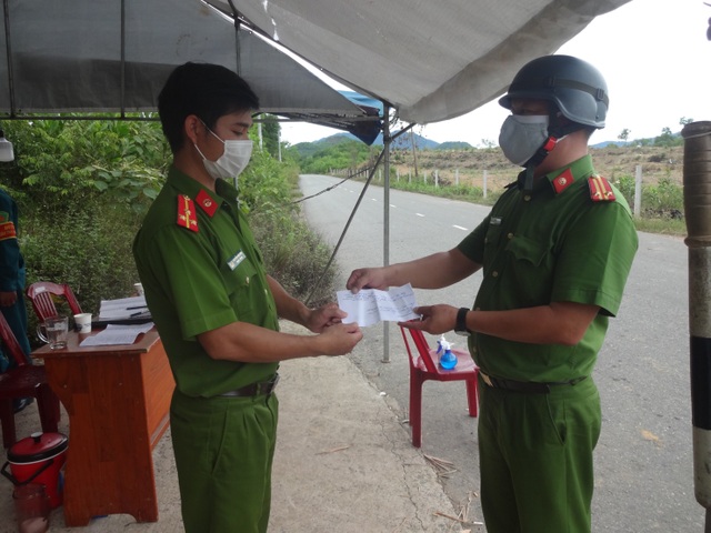 Đà Nẵng: Thanh niên xung kích ra quân chống “giặc” Covid-19 - 6 Đà Nẵng: Thanh niên xung kích ra quân chống “giặc” Covid-19 - 6