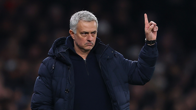 Zidane được chọn là HLV xuất sắc nhất, Mourinho bị chê bai thậm tệ - 2 Zidane được chọn là HLV xuất sắc nhất, Mourinho bị chê bai thậm tệ - 2