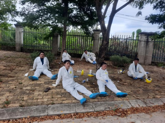 Đà Nẵng: Xúc động hình ảnh cuộc chiến chống Covid-19 của chiến sĩ áo trắng - 4 Đà Nẵng: Xúc động hình ảnh cuộc chiến chống Covid-19 của chiến sĩ áo trắng - 4