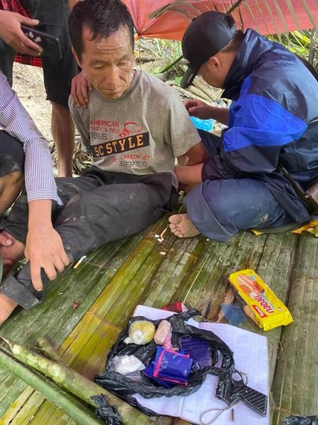 Bắt nhóm buôn ma túy dùng vũ khí nóng chống trả, hai công an bị thương - 1 Bắt nhóm buôn ma túy dùng vũ khí nóng chống trả, hai công an bị thương - 1