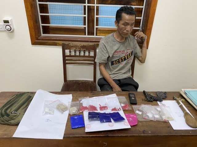 Bắt nhóm buôn ma túy dùng vũ khí nóng chống trả, hai công an bị thương - 2 Bắt nhóm buôn ma túy dùng vũ khí nóng chống trả, hai công an bị thương - 2