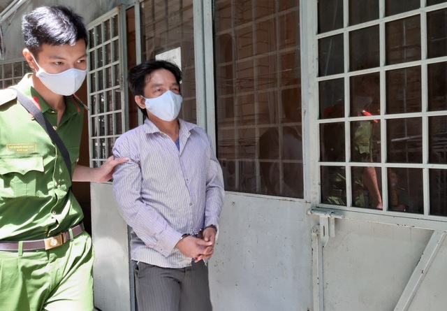 Bị chém lìa bàn tay vì chỉ bài cho phụ nữ tại chiếu bạc - 1 Bị chém lìa bàn tay vì chỉ bài cho phụ nữ tại chiếu bạc - 1