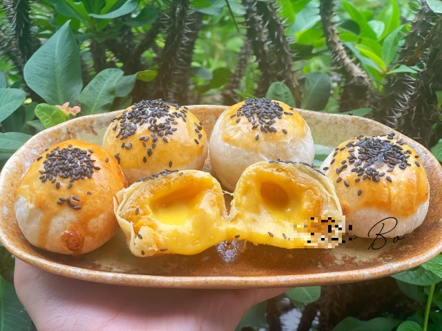 Sợ bánh Trung Quốc, chị em bỏ tiền học làm bánh trung thu trứng chảy - 2 Sợ bánh Trung Quốc, chị em bỏ tiền học làm bánh trung thu trứng chảy - 2