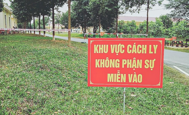 Bộ đội trắng đêm đón công dân từ Mỹ về cách ly - 12 Bộ đội trắng đêm đón công dân từ Mỹ về cách ly - 12