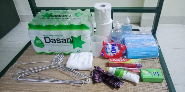Bộ đội trắng đêm đón công dân từ Mỹ về cách ly - 5 Bộ đội trắng đêm đón công dân từ Mỹ về cách ly - 5