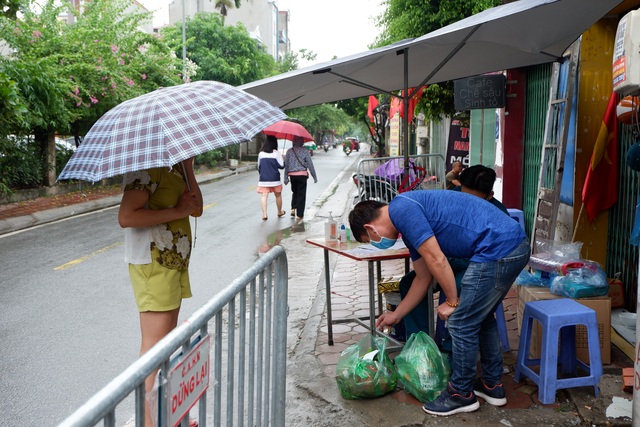 Nơi ở của bệnh nhân Covid-19 Hà Nội: 2 lớp kiểm soát, tiền được khử trùng - 12 Nơi ở của bệnh nhân Covid-19 Hà Nội: 2 lớp kiểm soát, tiền được khử trùng - 12