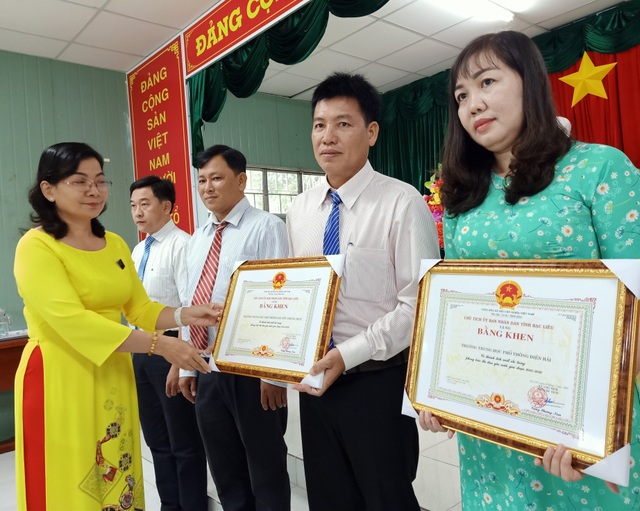 Phó Chủ tịch Bạc Liêu: Phong trào thi đua không phải chỉ để vỗ tay! - 3 Phó Chủ tịch Bạc Liêu: Phong trào thi đua không phải chỉ để vỗ tay! - 3