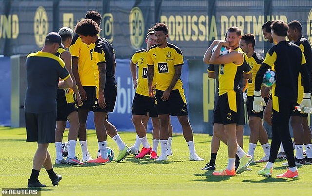 Jadon Sancho bình thản tập luyện trước tin đồn chuyển nhượng trái chiều - 3 Jadon Sancho bình thản tập luyện trước tin đồn chuyển nhượng trái chiều - 3