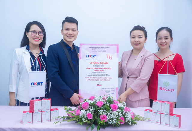 Việt Nam chế tạo thành công cốc nguyệt san chuyên biệt cho phụ nữ Việt - 1 Việt Nam chế tạo thành công cốc nguyệt san chuyên biệt cho phụ nữ Việt - 1