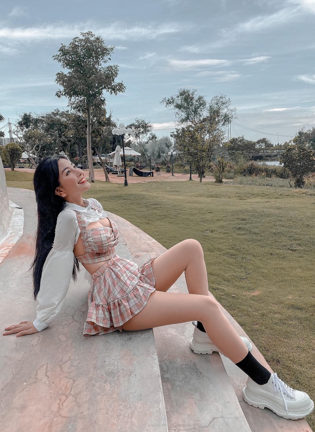 Vóc dáng nảy nở và vòng eo siêu thực của hot girl sở hữu follower khủng - 6 Vóc dáng nảy nở và vòng eo siêu thực của hot girl sở hữu follower khủng - 6