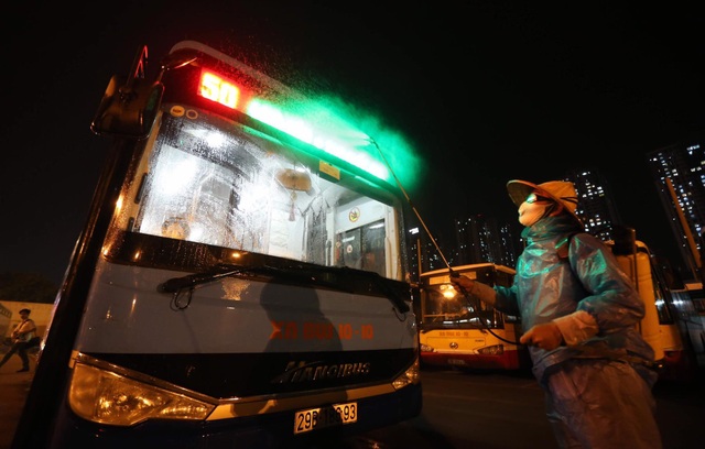 Hà Nội: Cách ly giám đốc và hơn 30 nhân viên xí nghiệp buýt có ca Covid-19 - 1