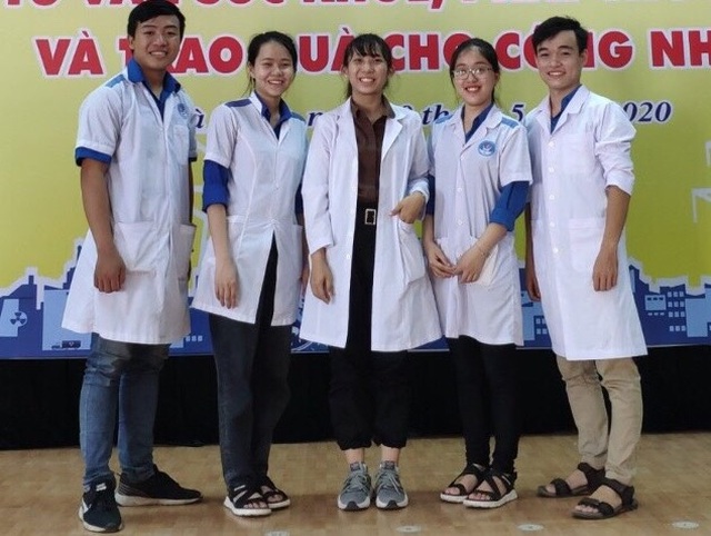 Sinh viên trường Y trắng đêm canh Covid-19 ở cửa ngõ Đà Nẵng - 1 Sinh viên trường Y trắng đêm canh Covid-19 ở cửa ngõ Đà Nẵng - 1