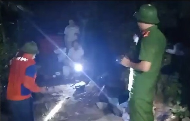 Đột kích mỏ vàng trong đêm, bắt giữ 2 nhóm đối tượng khai thác trái phép - 4 Đột kích mỏ vàng trong đêm, bắt giữ 2 nhóm đối tượng khai thác trái phép - 4