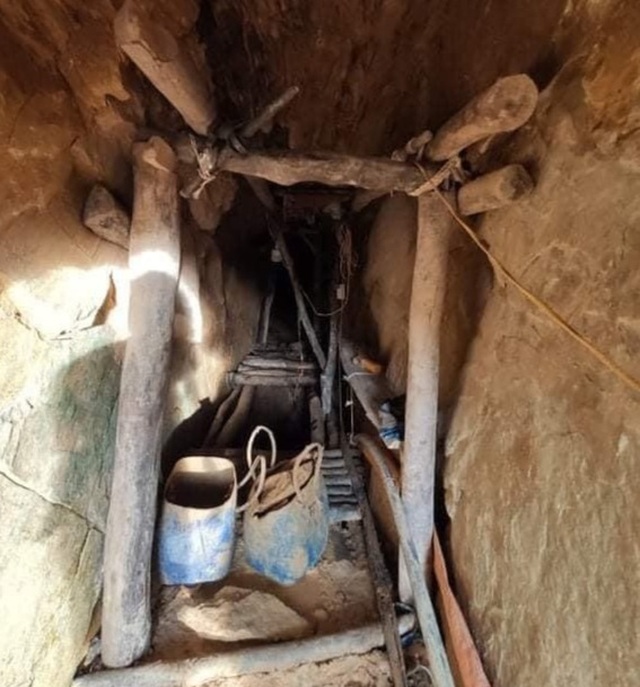 Đột kích mỏ vàng trong đêm, bắt giữ 2 nhóm đối tượng khai thác trái phép - 1 Đột kích mỏ vàng trong đêm, bắt giữ 2 nhóm đối tượng khai thác trái phép - 1