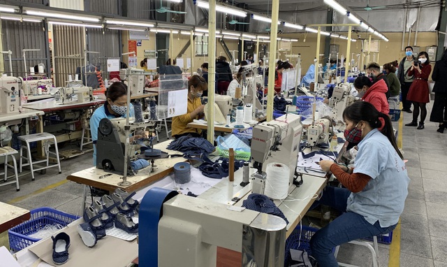 Dịch Covid-19: Doanh nghiệp cạn việc, người lao động bị sa thải khó tìm việc mới - 2 Dịch Covid-19: Doanh nghiệp cạn việc, người lao động bị sa thải khó tìm việc mới - 2