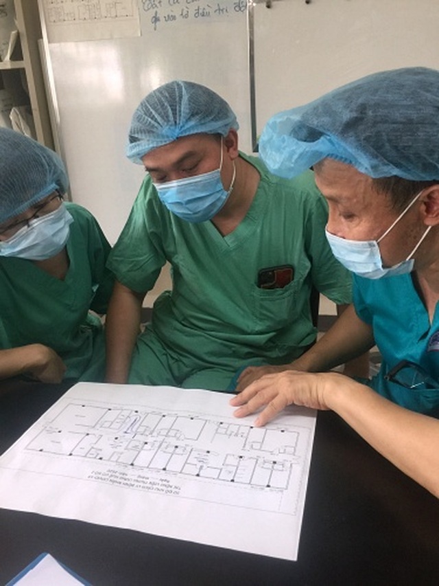 Chuyển gấp thiết bị y tế từ Hà Nội vào Huế cứu ca Covid-19 nặng - 1 Chuyển gấp thiết bị y tế từ Hà Nội vào Huế cứu ca Covid-19 nặng - 1
