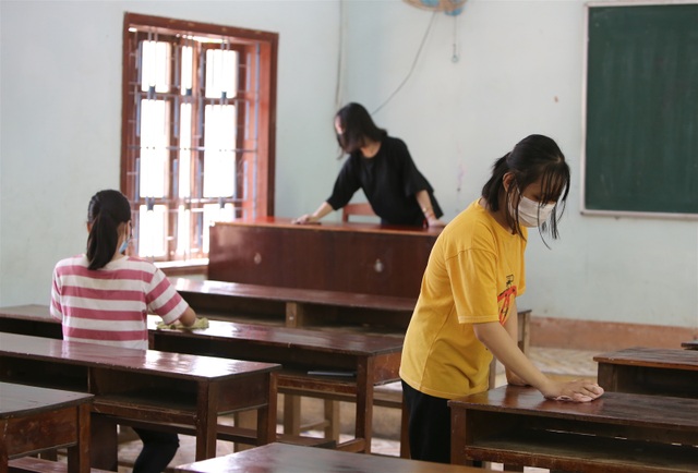 Quảng Trị: Nghiêm túc phòng dịch, khử trùng, sát khuẩn bàn ghế, phòng thi - 3 Quảng Trị: Nghiêm túc phòng dịch, khử trùng, sát khuẩn bàn ghế, phòng thi - 3