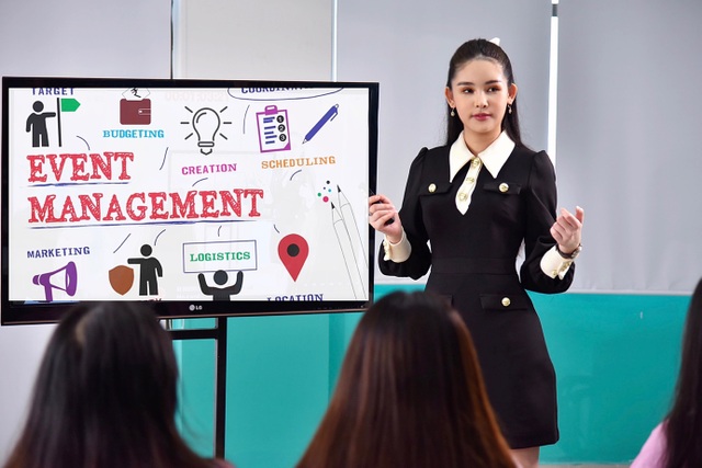 Người đẹp Lê Âu Ngân Anh trở thành giảng viên trẻ tuổi nhất của ĐH Hoa Sen - 2 Người đẹp Lê Âu Ngân Anh trở thành giảng viên trẻ tuổi nhất của ĐH Hoa Sen - 2