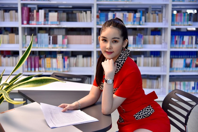 Người đẹp Lê Âu Ngân Anh trở thành giảng viên trẻ tuổi nhất của ĐH Hoa Sen - 3 Người đẹp Lê Âu Ngân Anh trở thành giảng viên trẻ tuổi nhất của ĐH Hoa Sen - 3