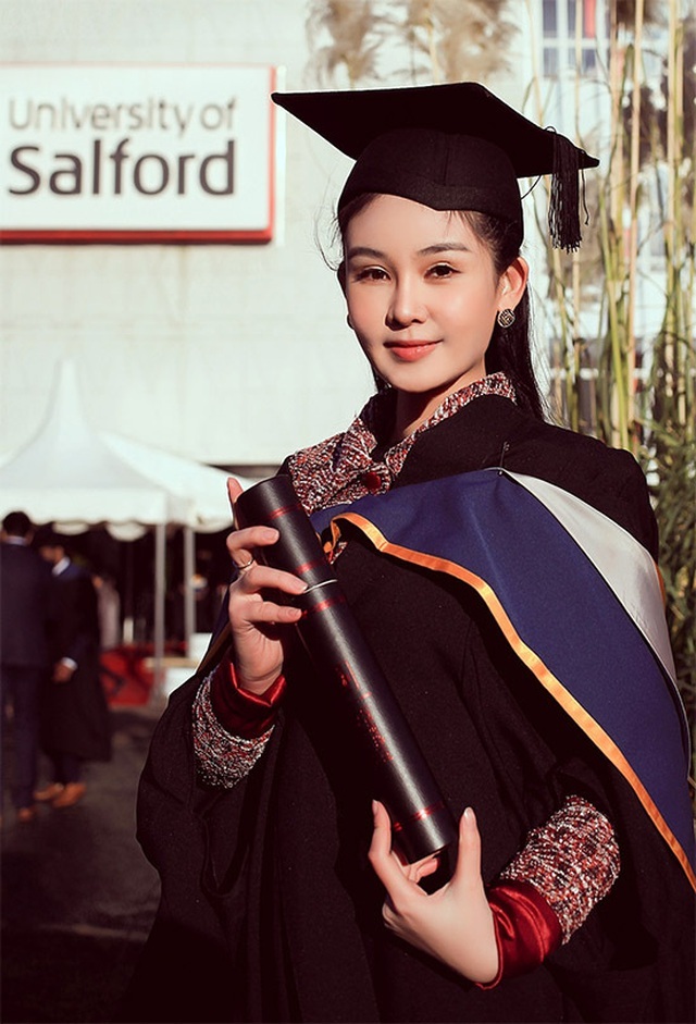 Người đẹp Lê Âu Ngân Anh trở thành giảng viên trẻ tuổi nhất của ĐH Hoa Sen - 4 Người đẹp Lê Âu Ngân Anh trở thành giảng viên trẻ tuổi nhất của ĐH Hoa Sen - 4