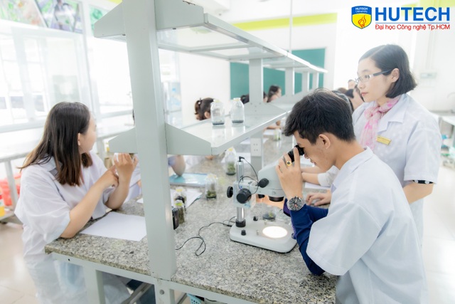 Nhiều ý tưởng khởi nghiệp của sinh viên HUTECH được doanh nghiệp đánh giá cao - 4 Nhiều ý tưởng khởi nghiệp của sinh viên HUTECH được doanh nghiệp đánh giá cao - 4