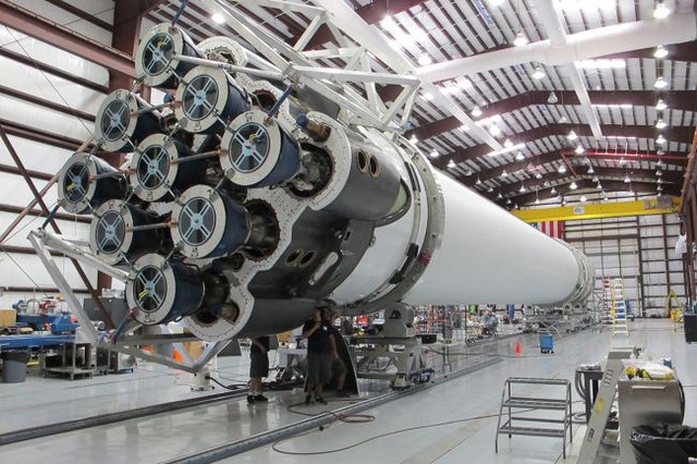 Nhìn lại quá trình chinh phục vũ trụ của SpaceX - 2