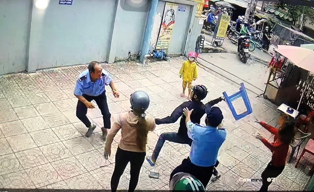 Bảo vệ chung cư bị chém vì không cho gửi đồ trước phòng bảo vệ - 3 Bảo vệ chung cư bị chém vì không cho gửi đồ trước phòng bảo vệ - 3