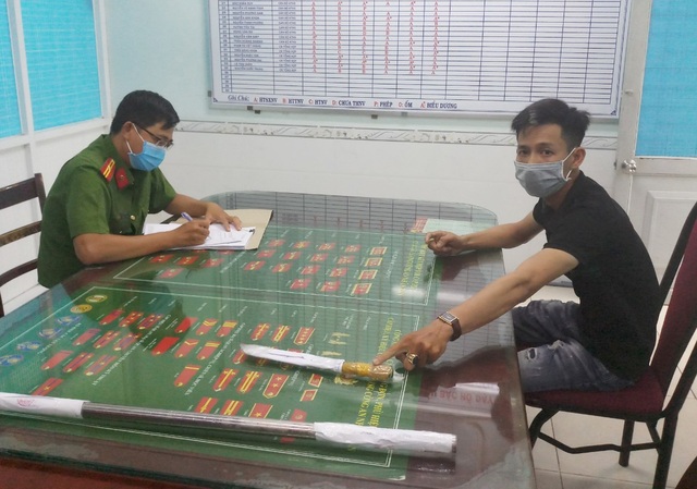 Nguyên nhân vụ nam thanh niên cầm dao chém bảo vệ chung cư - 2 Nguyên nhân vụ nam thanh niên cầm dao chém bảo vệ chung cư - 2