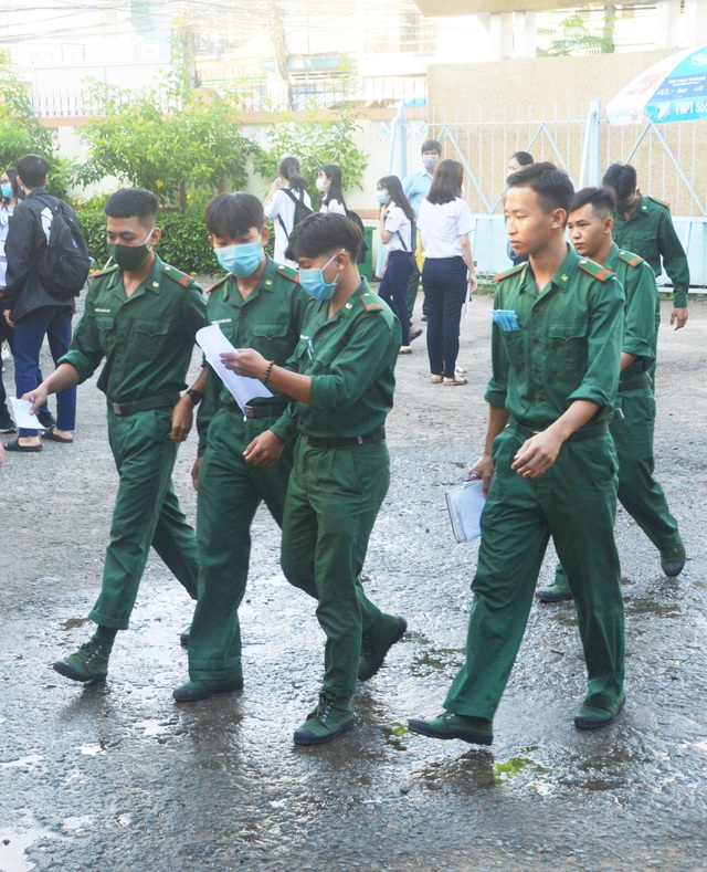 Bí thư Bạc Liêu trực tiếp đi kiểm tra phòng thi tốt nghiệp THPT - 9 Bí thư Bạc Liêu trực tiếp đi kiểm tra phòng thi tốt nghiệp THPT - 9