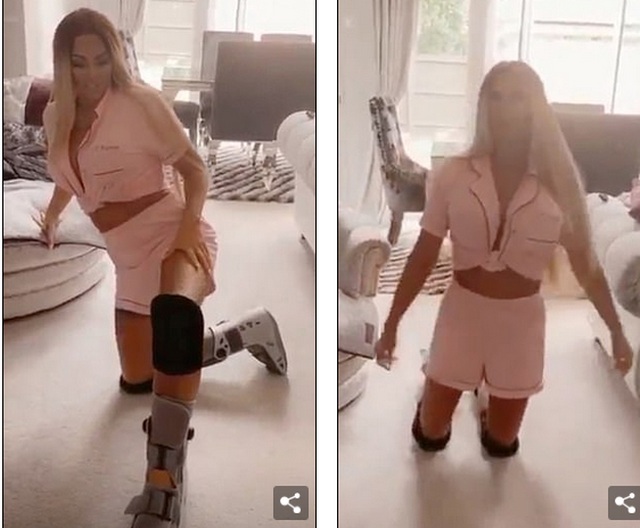 Bồ trẻ bế Katie Price đi khám - 8 Bồ trẻ bế Katie Price đi khám - 8
