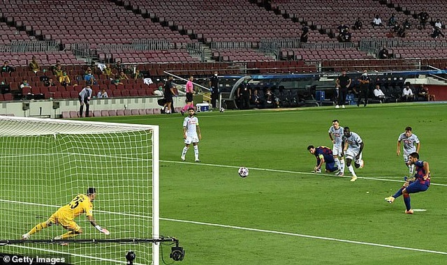 Messi rực sáng, Barcelona hạ Napoli và tiến vào tứ kết Champions League - 3