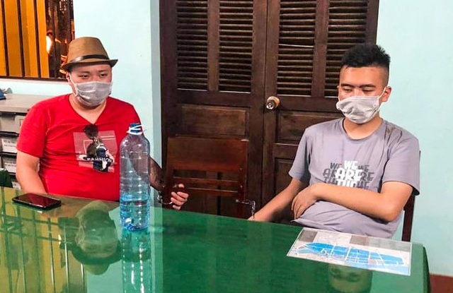 Công an Quảng Nam trục xuất người Trung Quốc nhập cảnh trái phép - 1 Công an Quảng Nam trục xuất người Trung Quốc nhập cảnh trái phép - 1